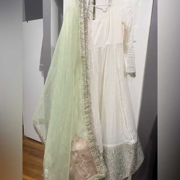 Elegant Cream and Green Maxi Dress Hussain Rehar - Picture 4 of 10